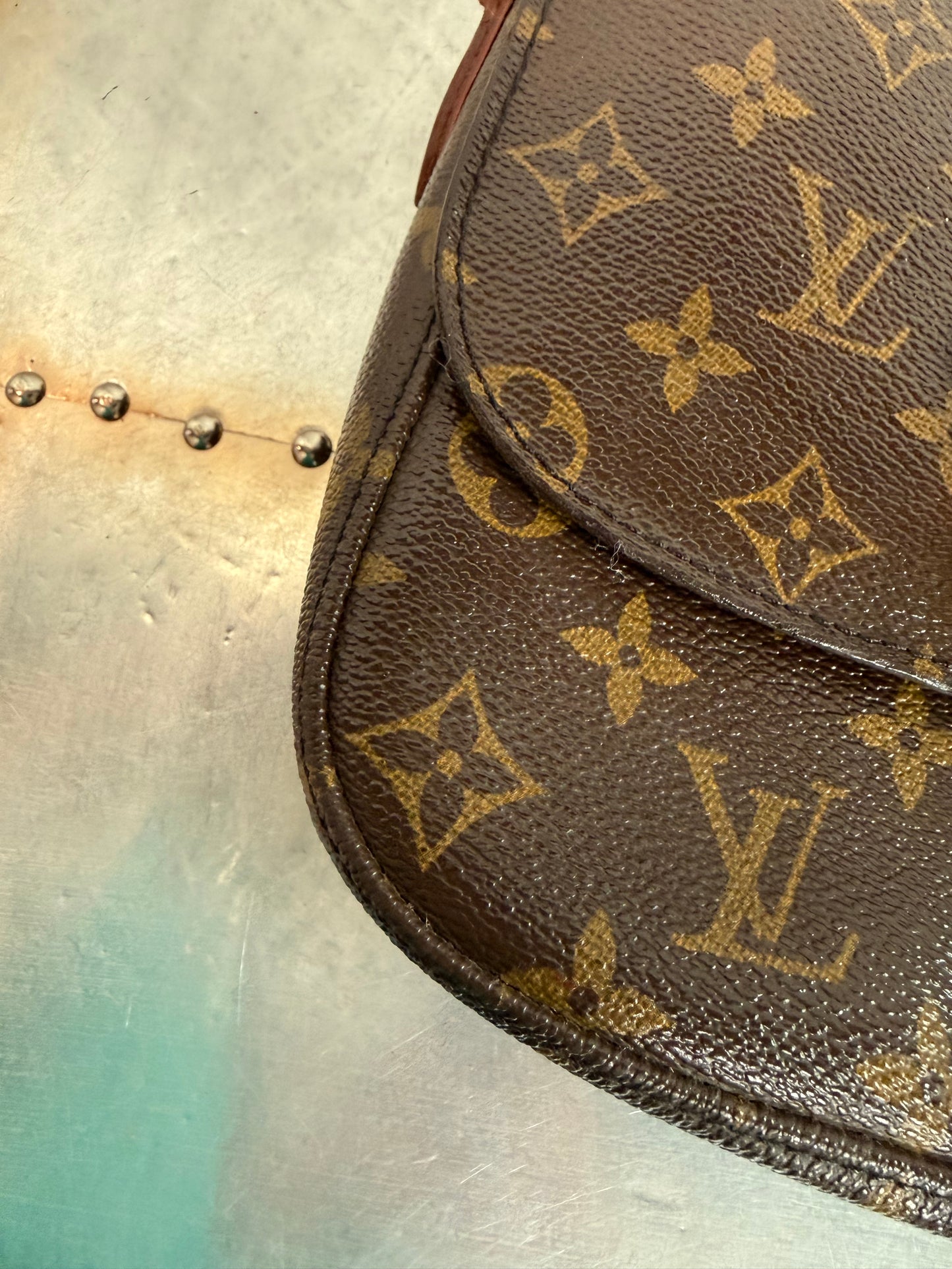 Pre-owned Authentic Louis Vuitton Saint Cloud MM Monogram Shoulder / Crossbody Bag