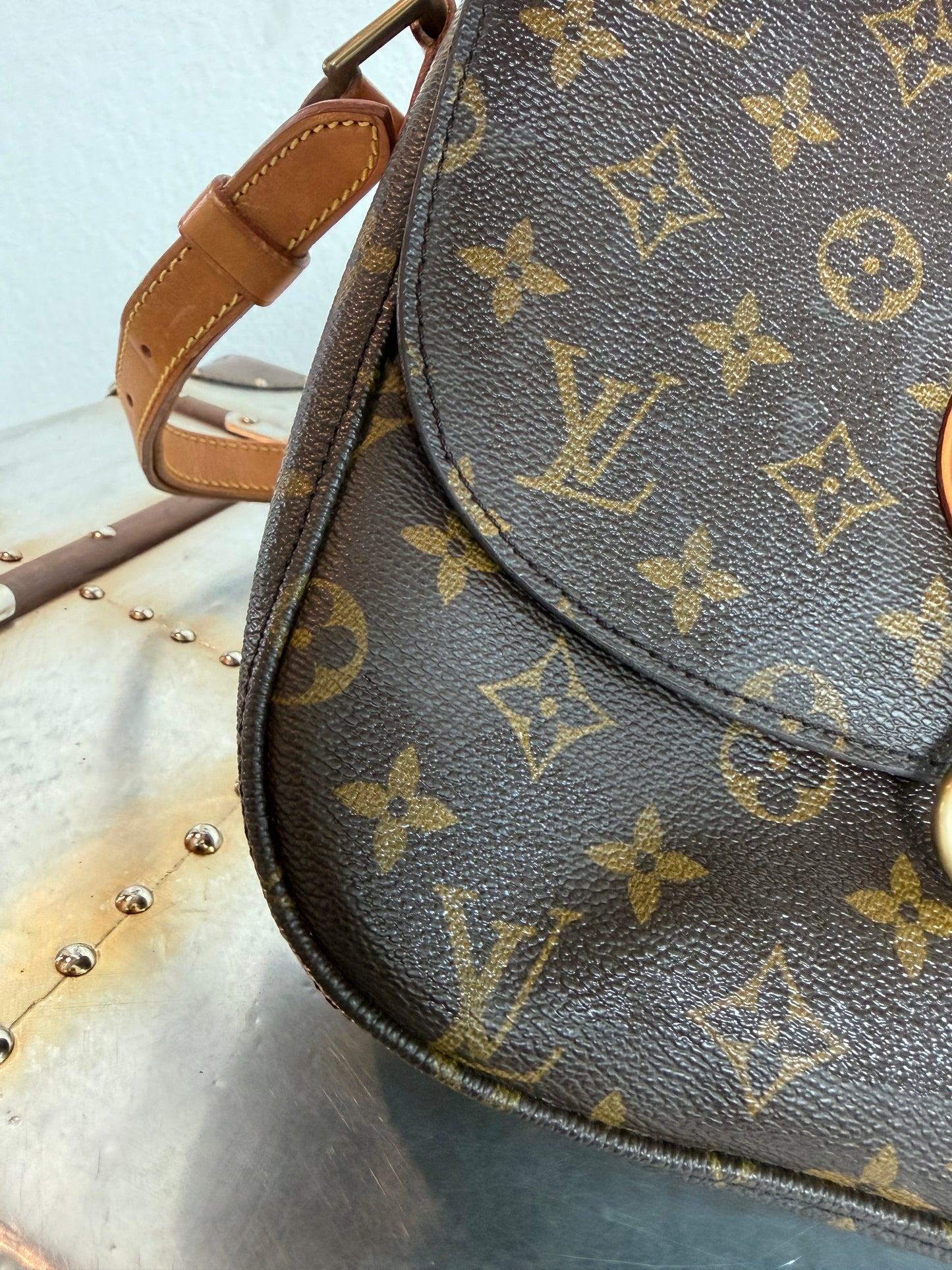 Pre-owned Authentic Louis Vuitton Saint Cloud GM Monogram Crossbody Bag