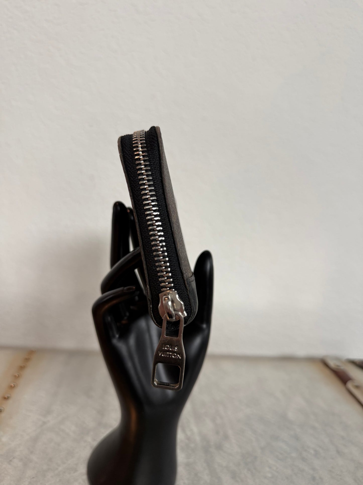 Pre-owned Authentic Louis Vuitton Macassar Vertical Zippy Monogram Wallet