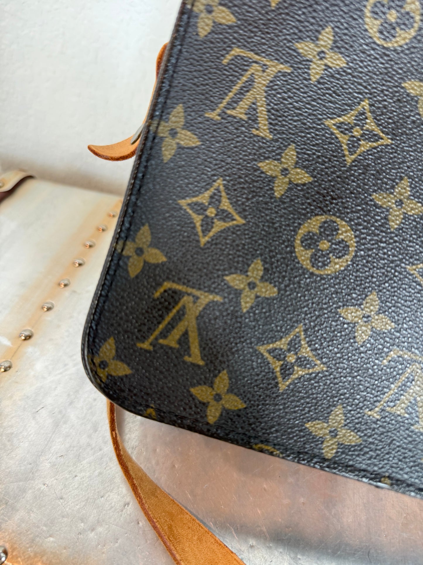 Pre-owned Louis Vuitton Cartouchiere MM Monogram Shoulder / Crossbody Bag