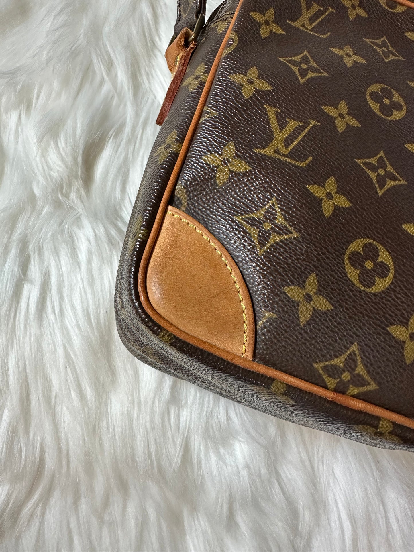 Pre-owned Authentic Louis Vuitton Amazon Monogram Crossbody Bag