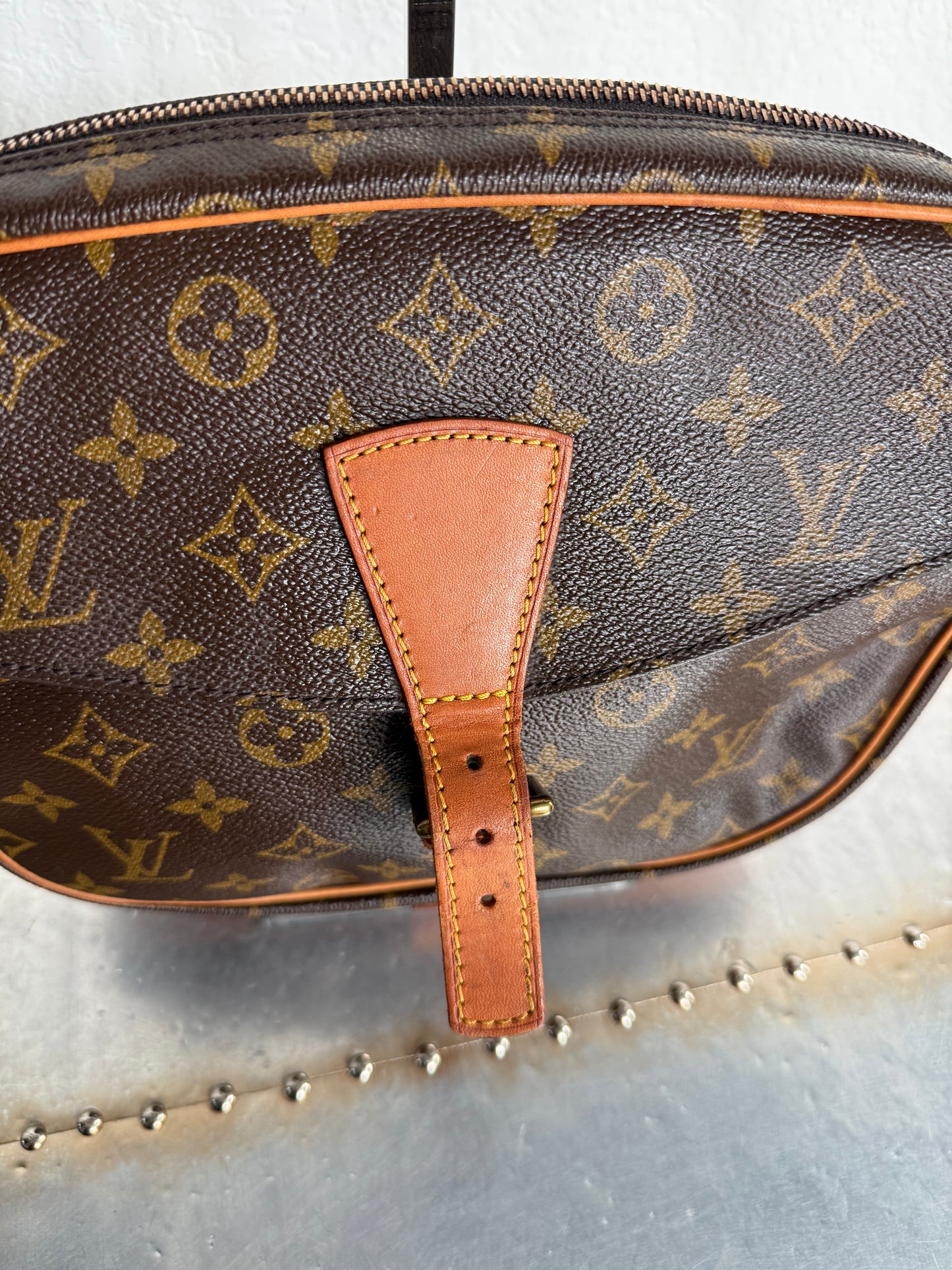 Pre-owned Authentic Louis Vuitton Jeune Fille GM Monogram Crossbody Bag