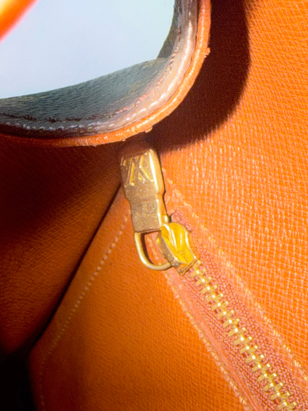 Pre-owned Authentic Louis Vuitton Saint Cloud GM Monogram Crossbody Bag