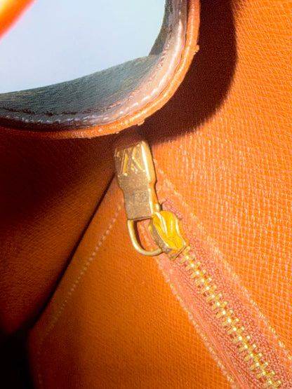 Pre-owned Authentic Louis Vuitton Saint Cloud GM Monogram Crossbody Bag