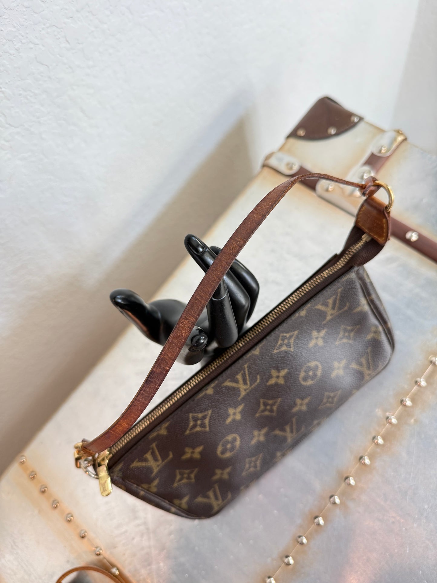 Pre-owned Authentic Louis Vuitton Pochette Accessoires Monogram Shoulder / Handbag