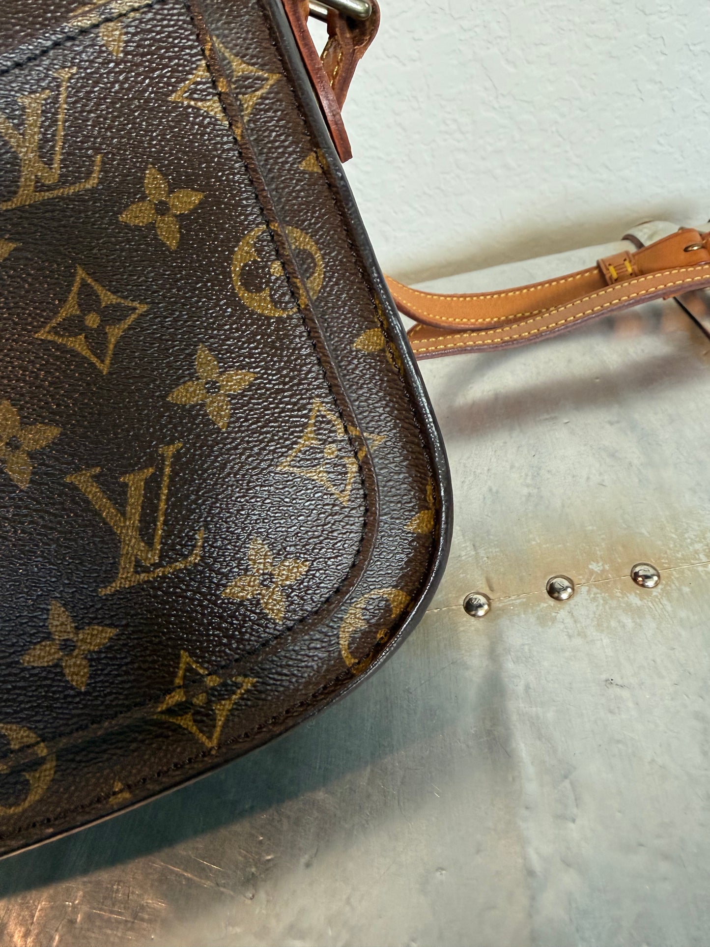 Pre-owned Authentic Louis Vuitton Saint Cloud MM Monogram Shoulder / Crossbody Bag