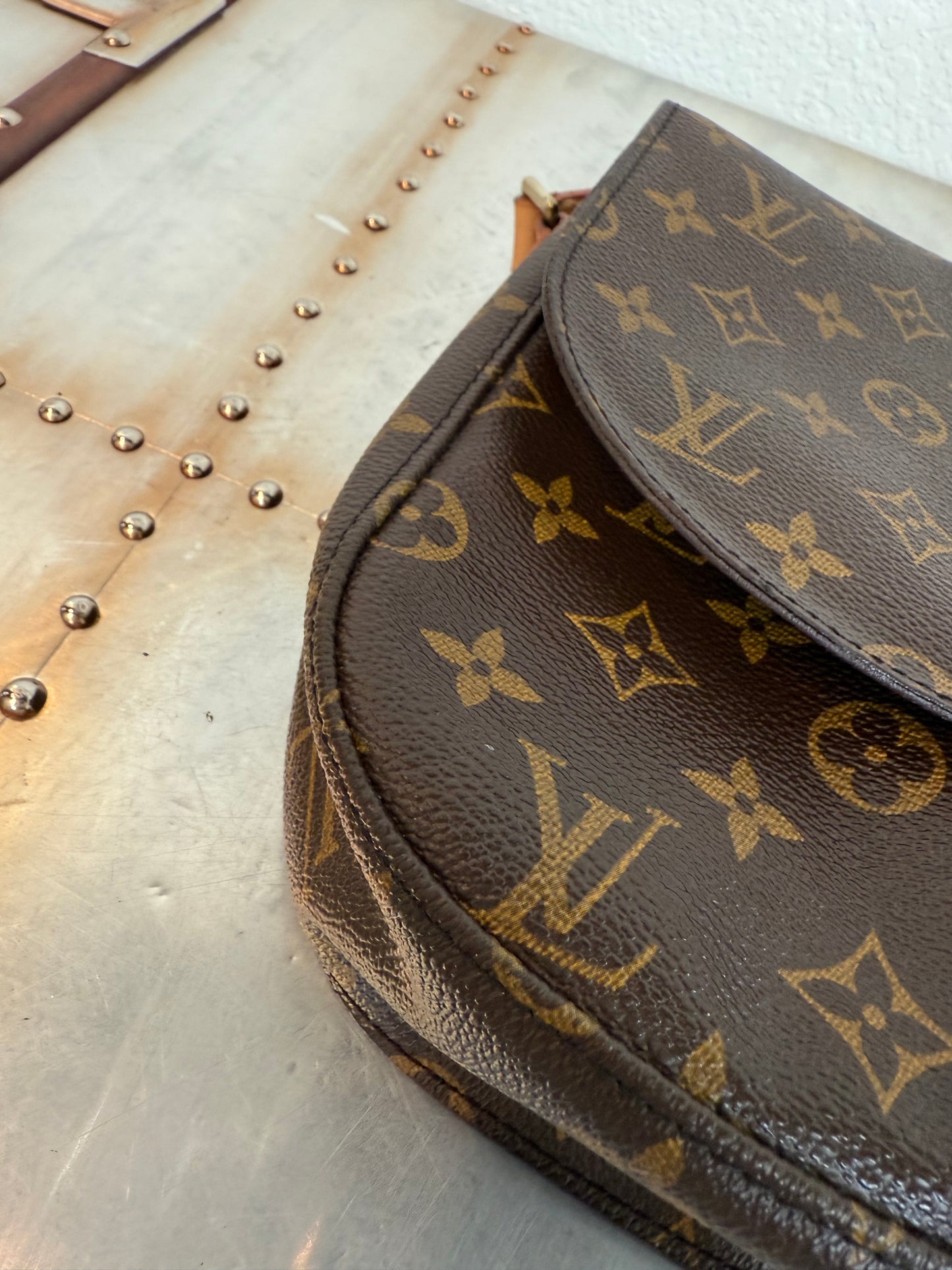 Pre-owned Authentic Louis Vuitton Saint Cloud GM Monogram Crossbody Bag