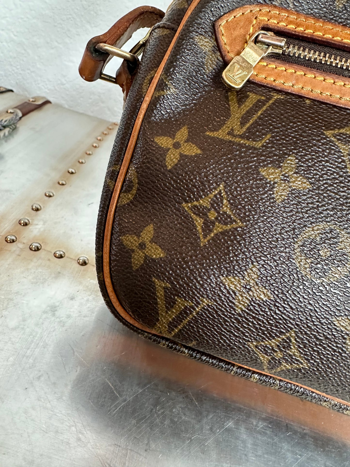 Pre-owned Authentic Louis Vuitton Senlis Monogram Crossbody Bag