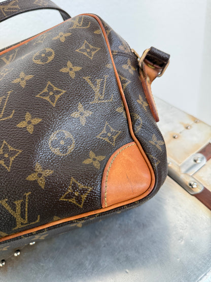 Pre-owned Louis Vuitton Nile PM Monogram Shoulder Bag/ Crossbody Bag