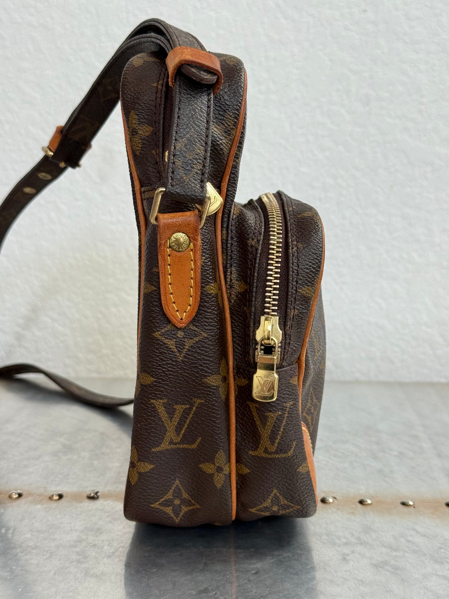 Pre-owned Authentic Louis Vuitton Amazon Monogram Crossbody Bag
