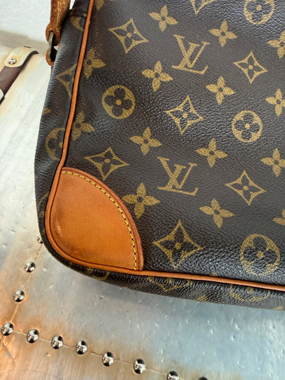 Pre-owned Louis Vuitton Trocadero 30 Monogram Shoulder / Crossbody Bag