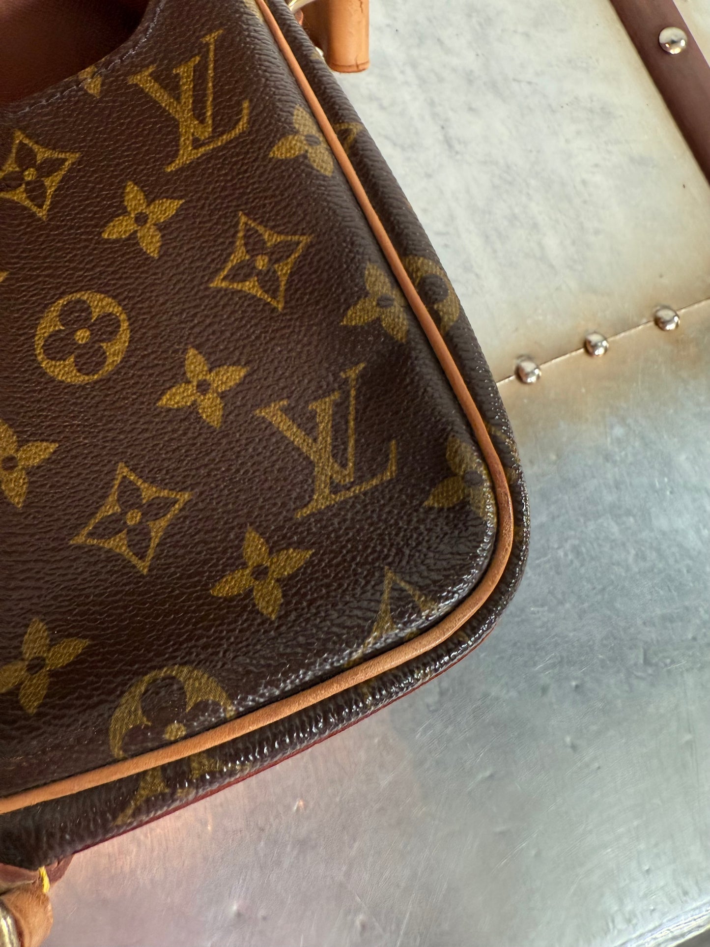 Pre-owned Louis Vuitton Cartouchiere MM Monogram Shoulder / Crossbody Bag