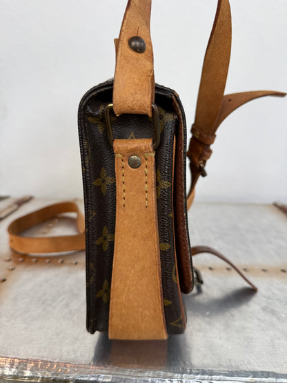 Pre-owned Louis Vuitton Cartouchiere MM Monogram Shoulder / Crossbody Bag
