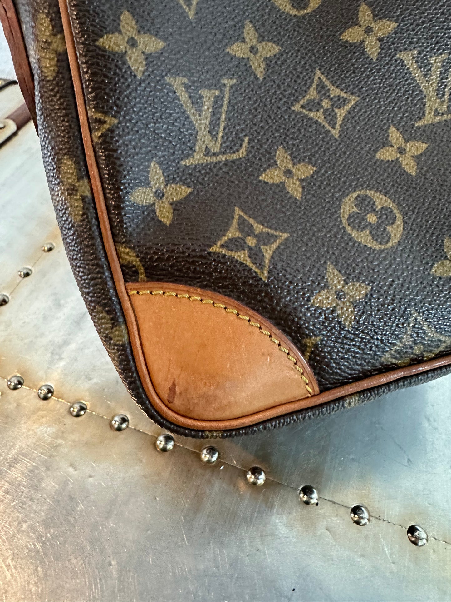 Pre-owned Authentic Louis Vuitton Amazon Monogram Crossbody Bag