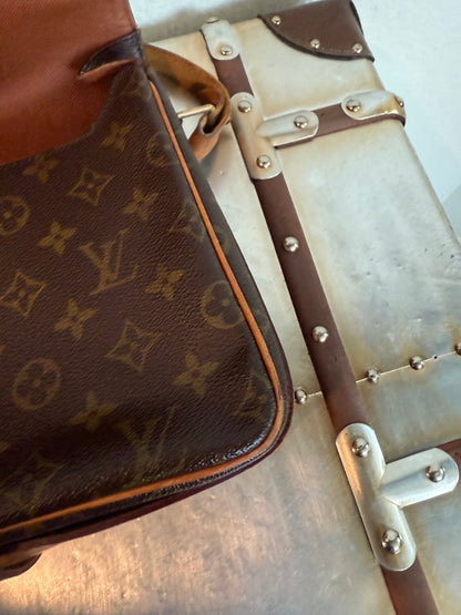 Pre-owned Louis Vuitton Cartouchiere GM Monogram Shoulder / Crossbody Bag