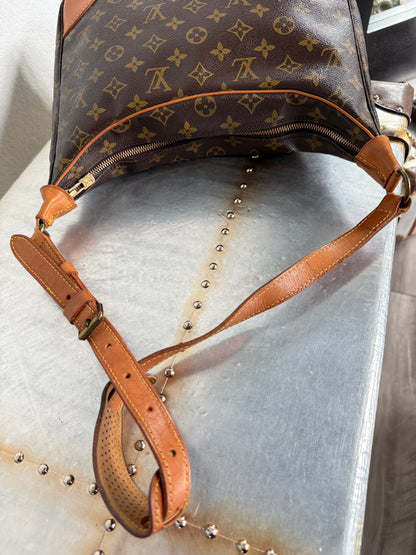 Pre-owned Authentic Louis Vuitton Boulogne 30 Monogram Shoulder Bag