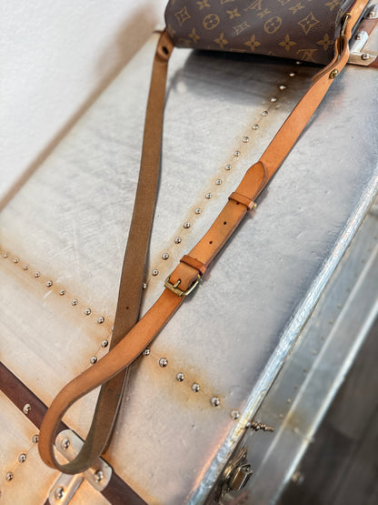 Pre-owned Louis Vuitton Cartouchiere MM Monogram Shoulder / Crossbody Bag