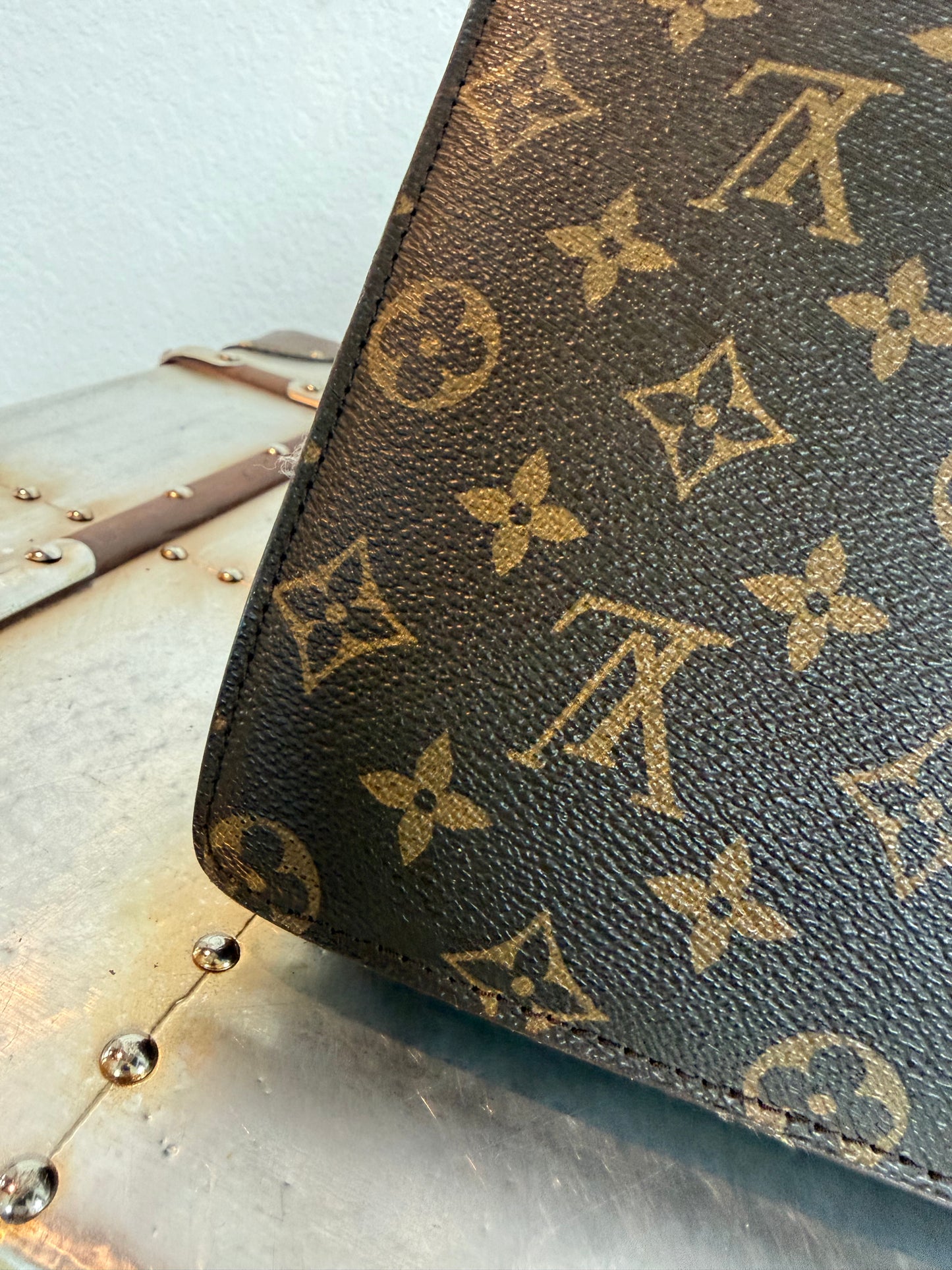 Pre-owned Authentic Louis Vuitton Concorde Monogram Handbag