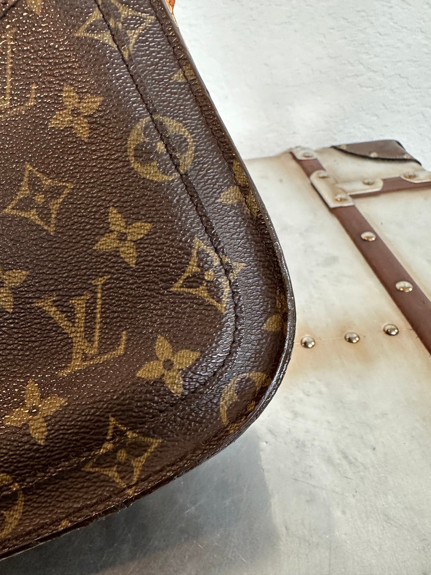 Pre-owned Authentic Louis Vuitton Saint Cloud MM Monogram Shoulder / Crossbody Bag