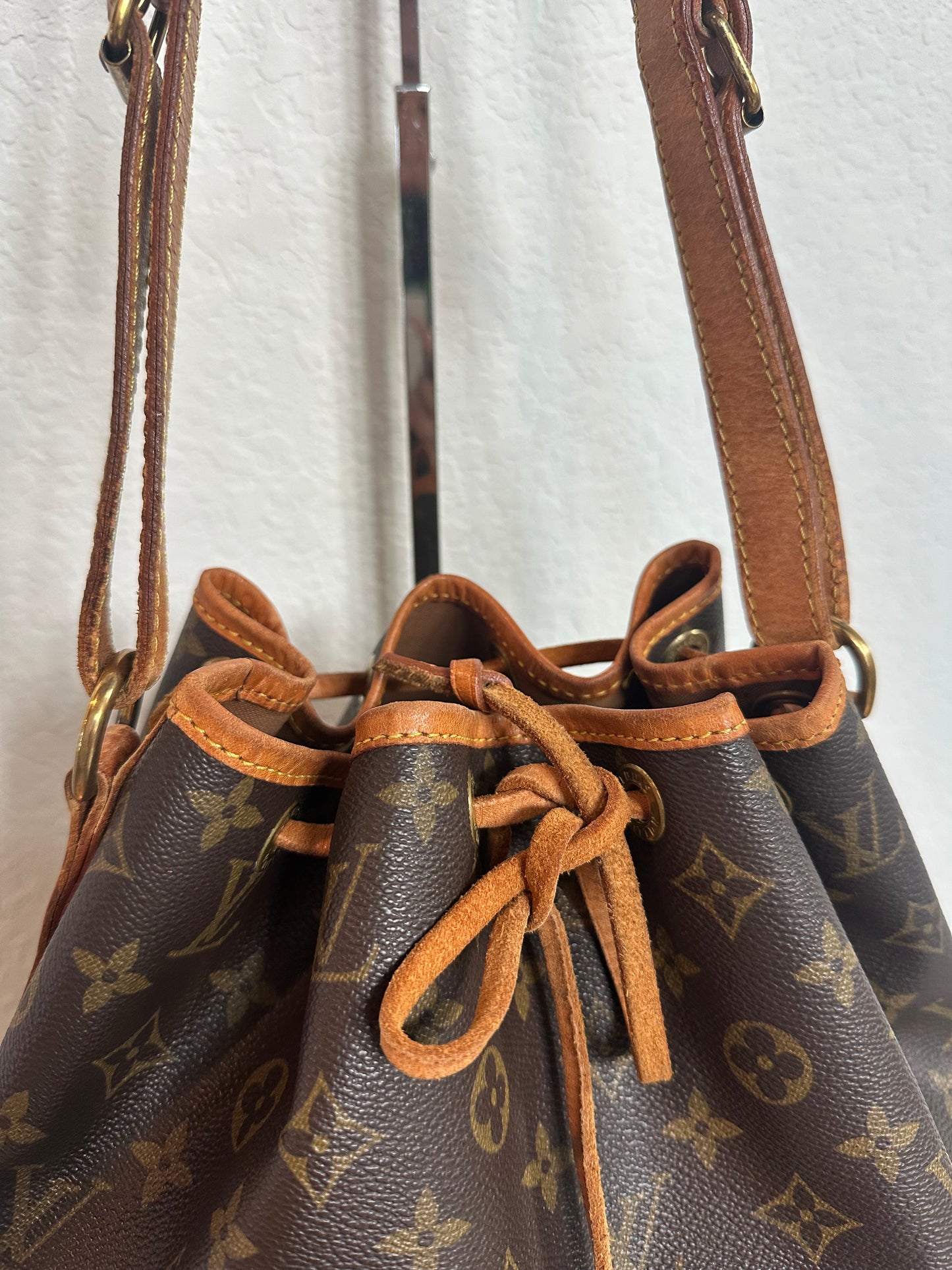 Pre-owned Authentic Louis Vuitton Petite Noe Monogram 
Shoulder Bag