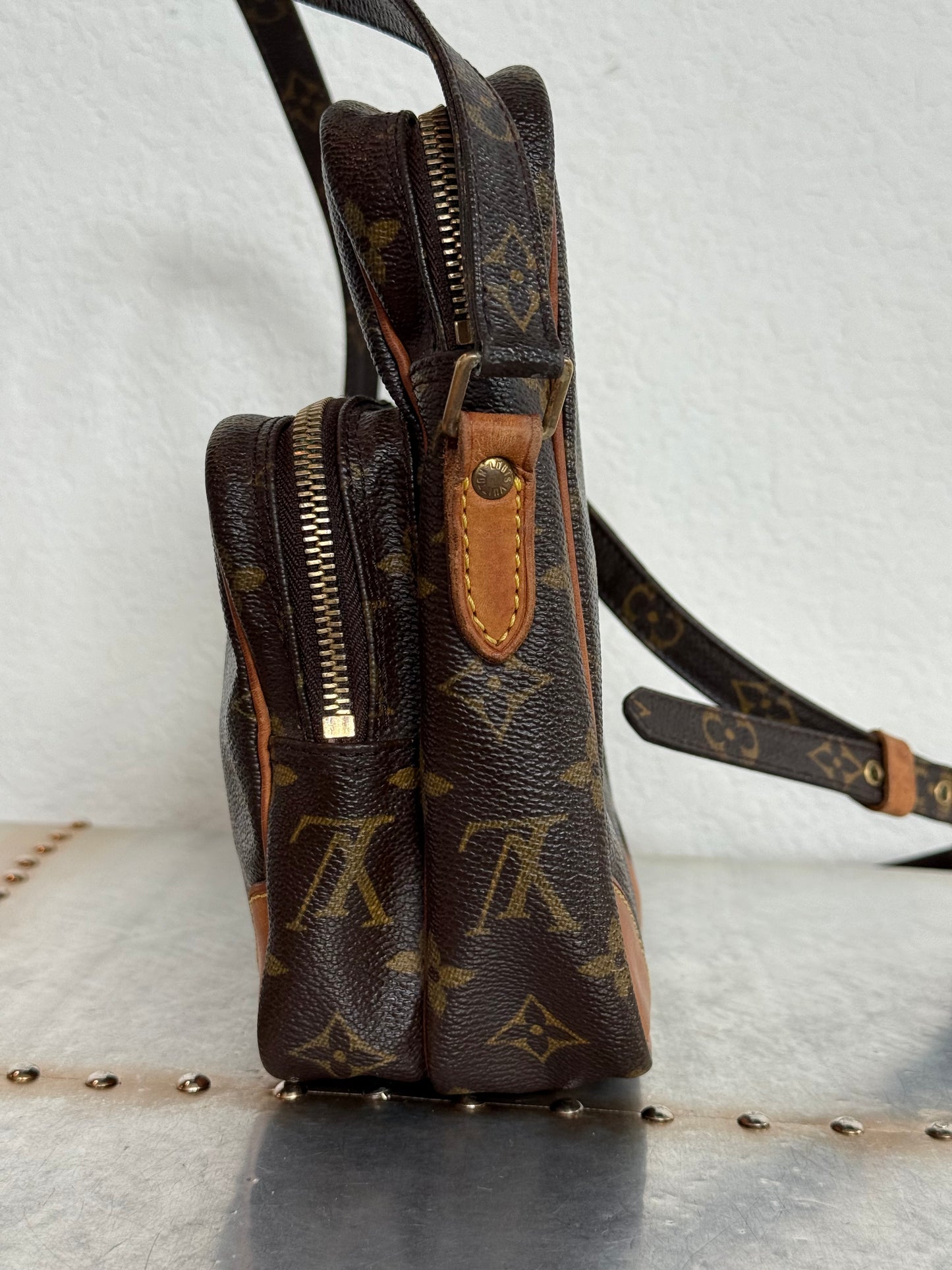 Pre-owned Authentic Louis Vuitton Amazon Monogram Crossbody Bag