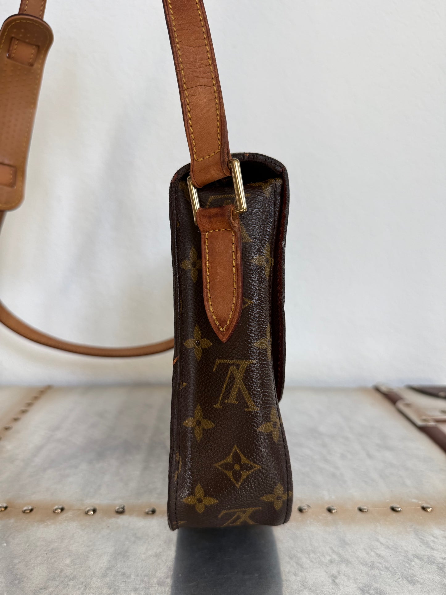 Pre-owned Authentic Louis Vuitton Saint Cloud GM Monogram Crossbody Bag