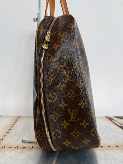 Pre-owned Authentic Louis Vuitton Excursion Monogram Handbag