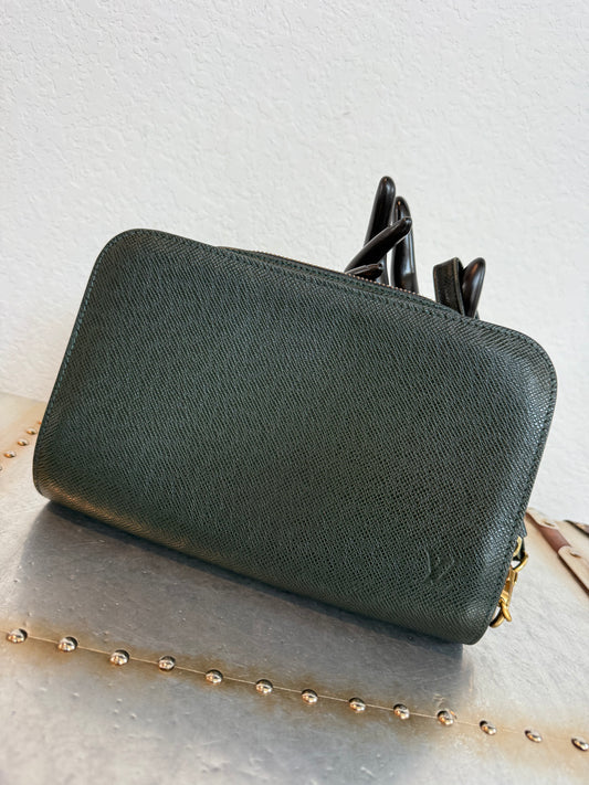 Pre-owned Authentic Louis Vuitton Taiga Baikal Clutch Handbag