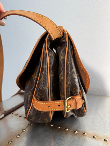Pre-owned Authentic Louis Vuitton Saumur 30 Monogram Crossbody Bag