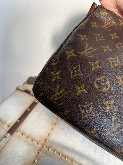 Pre-owned Authentic Louis Vuitton Looping MM Monogram Shoulder Bag
