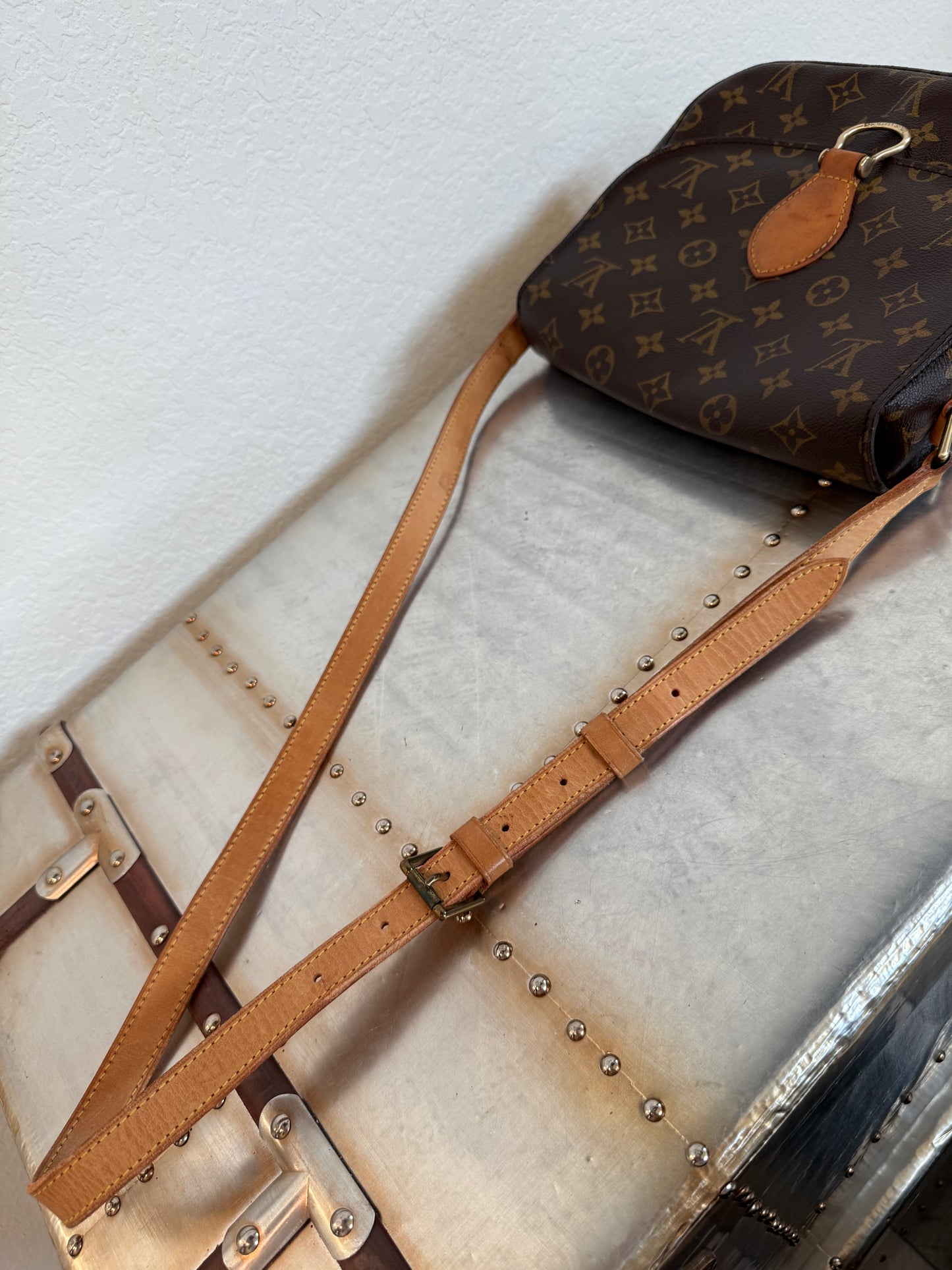 Pre-owned Authentic Louis Vuitton Saint Cloud GM Monogram Crossbody Bag