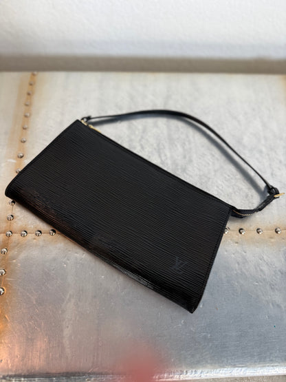 Pre-owned Louis Vuitton Pochette Accessoires Epi Shoulder / Handbag
