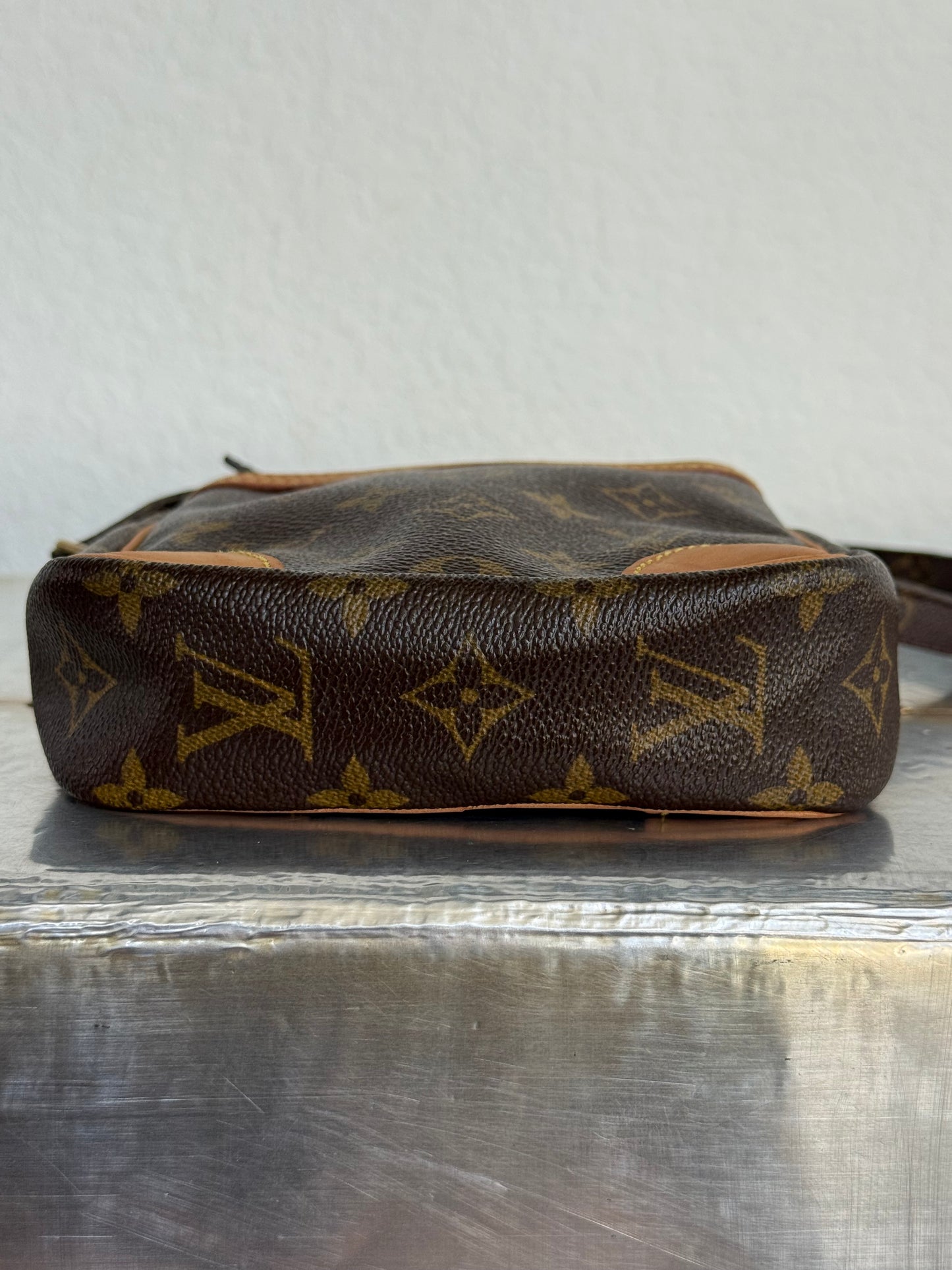 Pre-owned Authentic Louis Vuitton Danube Monogram Crossbody Bag