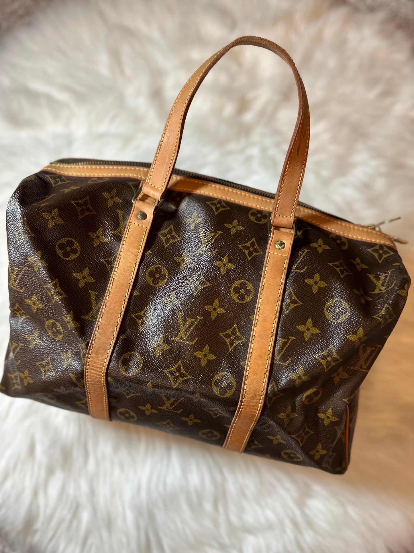 Pre-owned Authentic Louis Vuitton Sac Souple 35 Duffle / Travel Bag