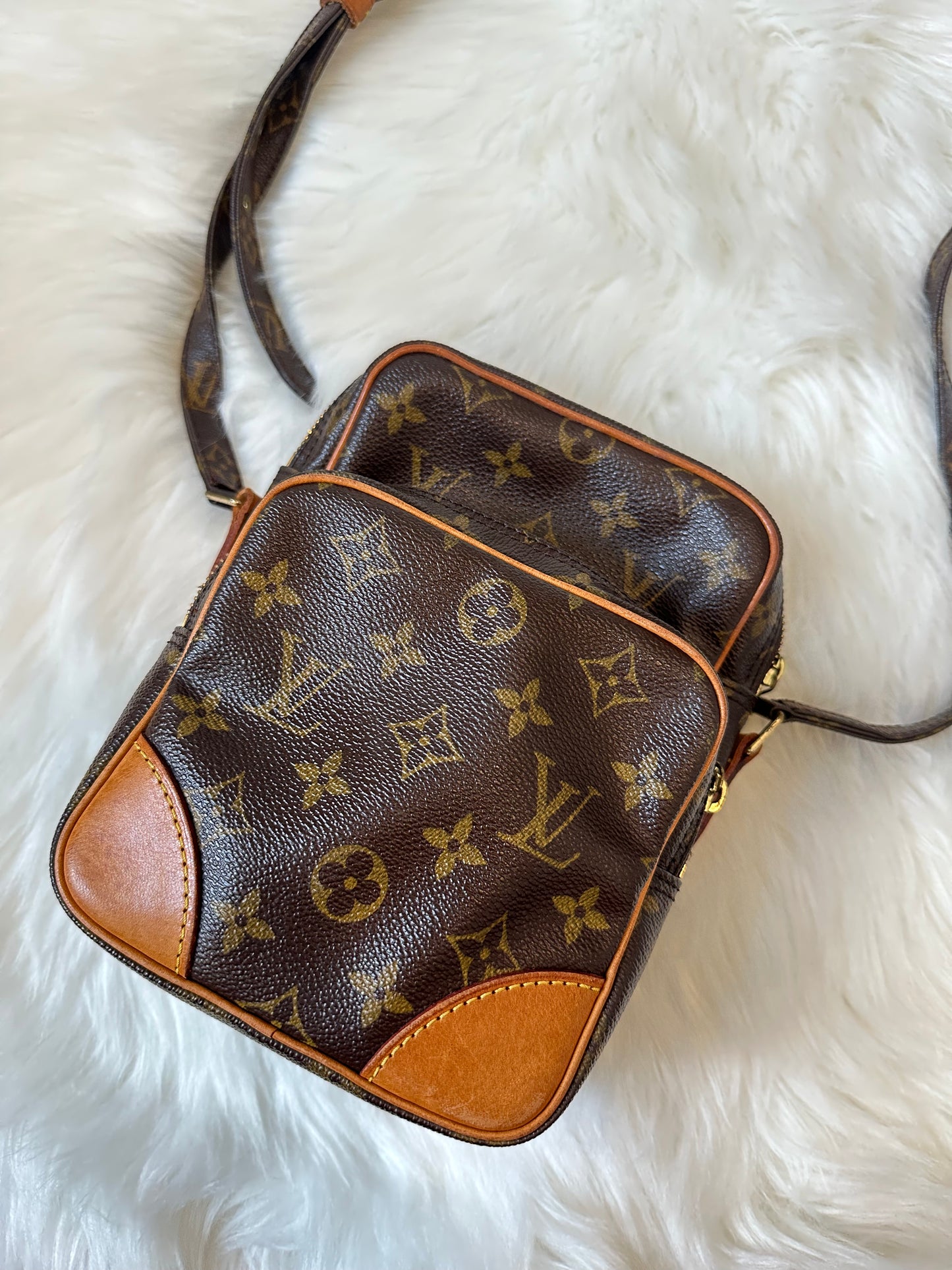 Pre-owned Authentic Louis Vuitton Amazon Monogram Crossbody Bag