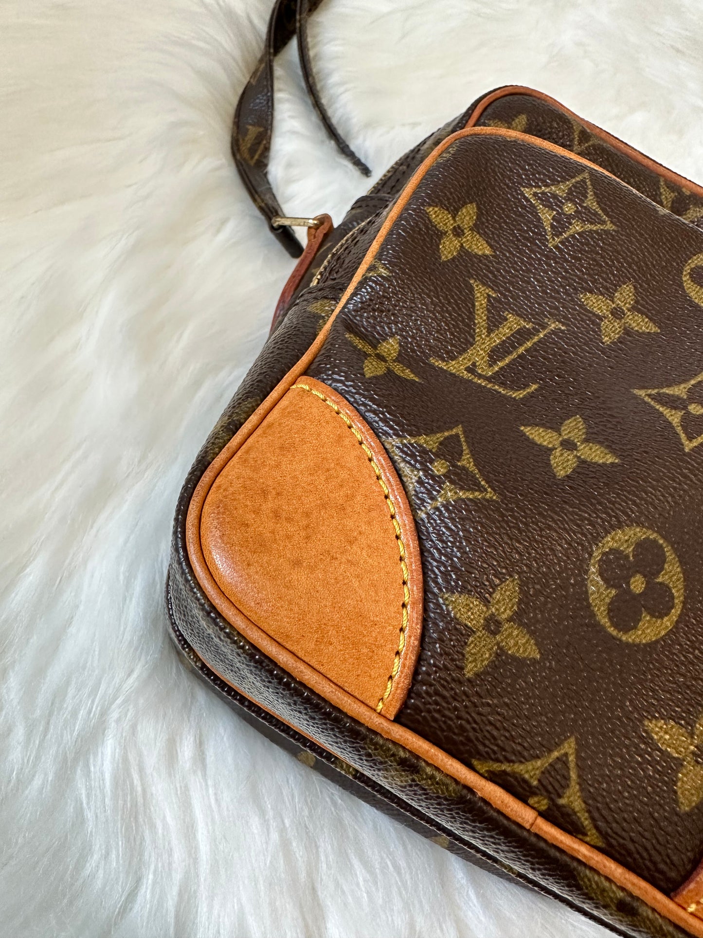 Pre-owned Authentic Louis Vuitton Amazon Monogram Crossbody Bag