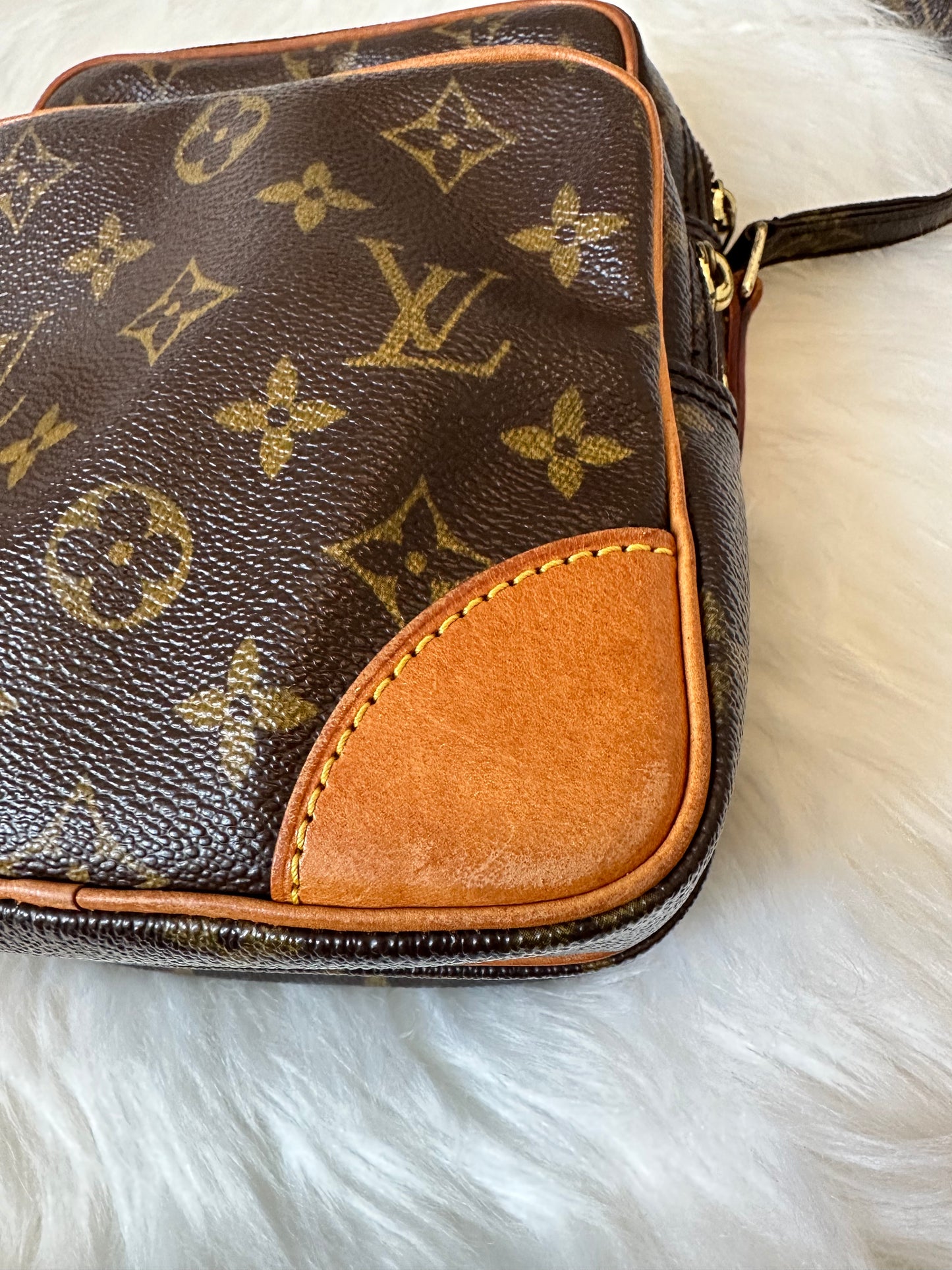 Pre-owned Authentic Louis Vuitton Amazon Monogram Crossbody Bag