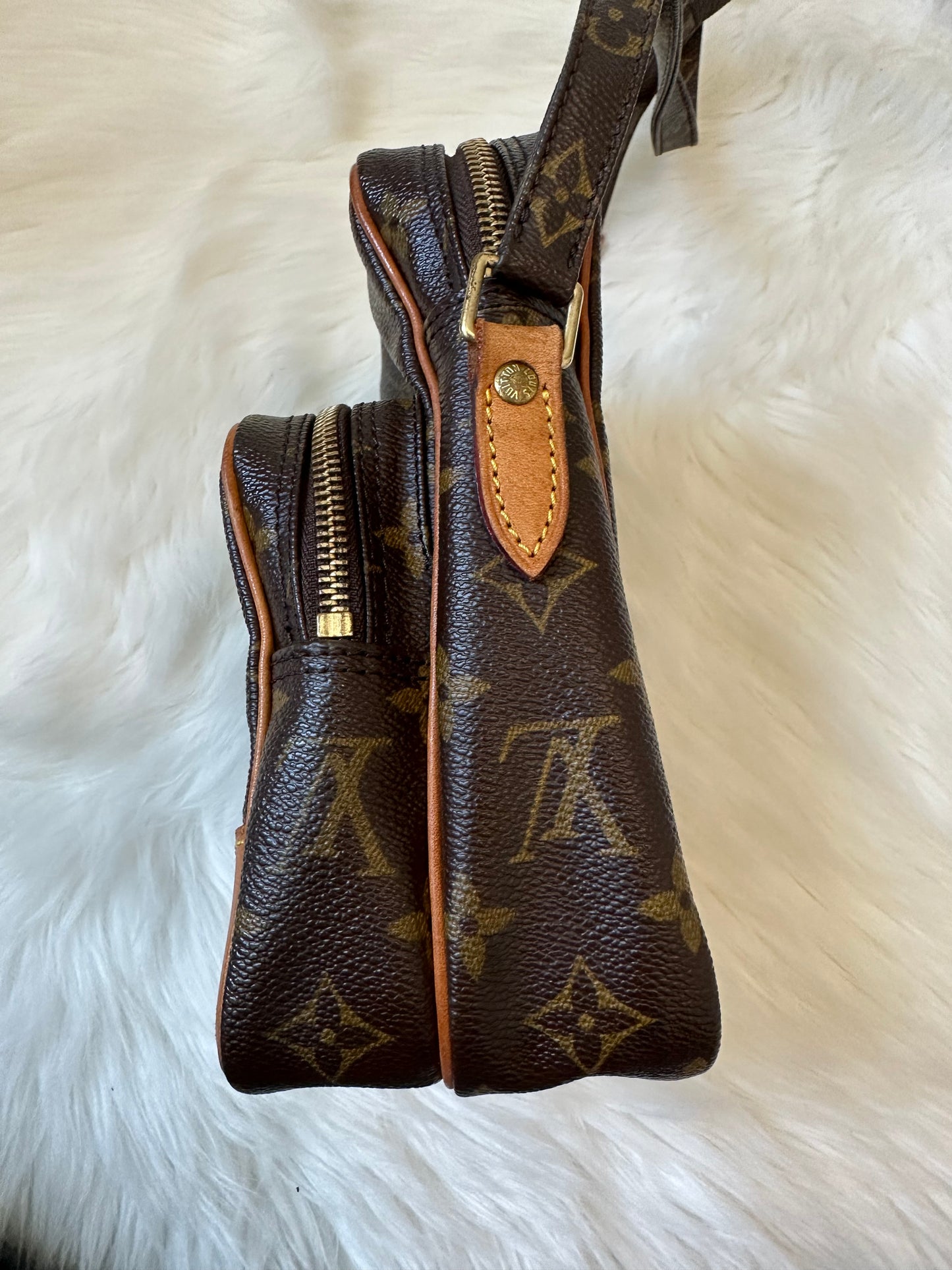 Pre-owned Authentic Louis Vuitton Amazon Monogram Crossbody Bag