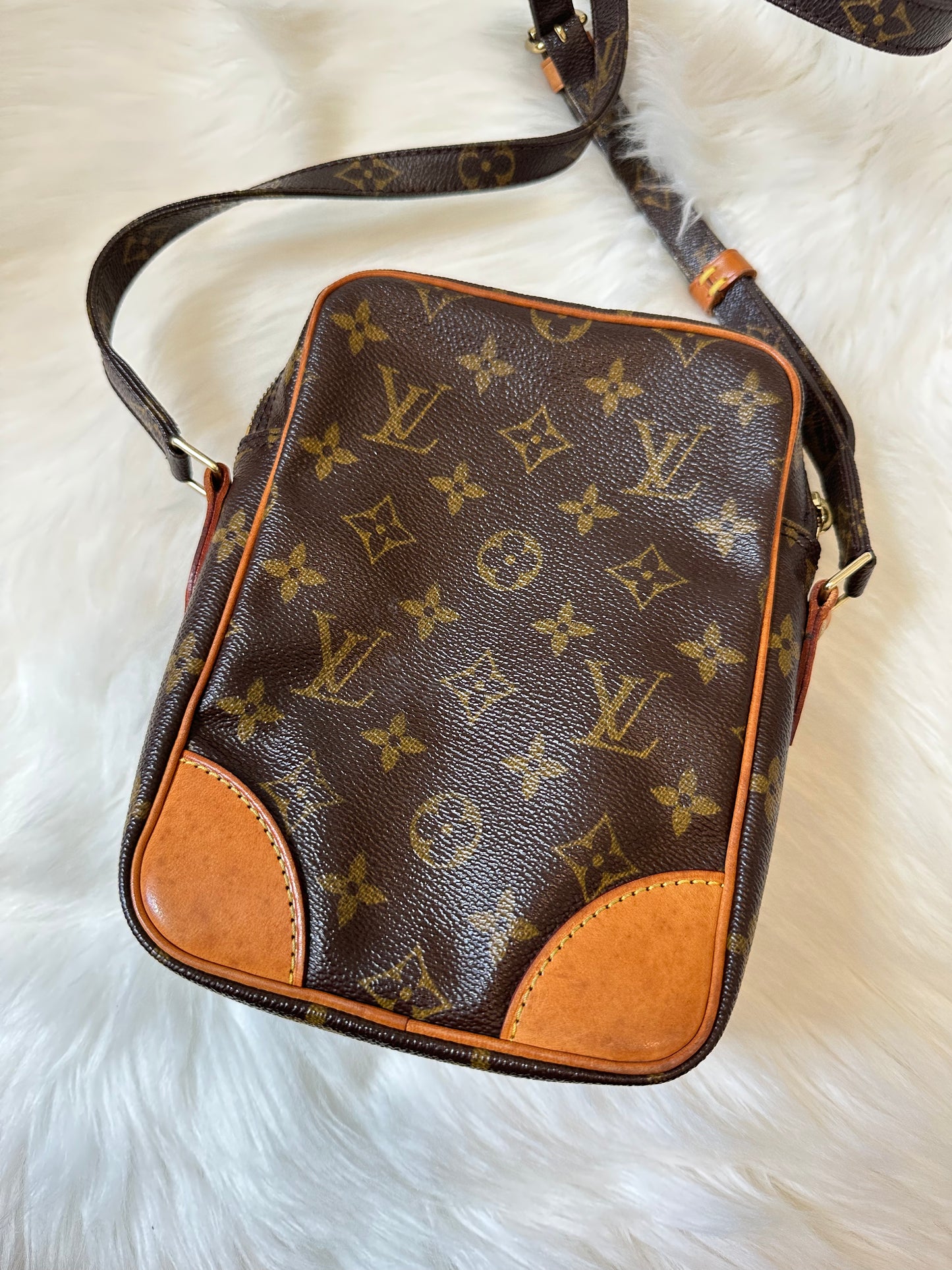 Pre-owned Authentic Louis Vuitton Amazon Monogram Crossbody Bag