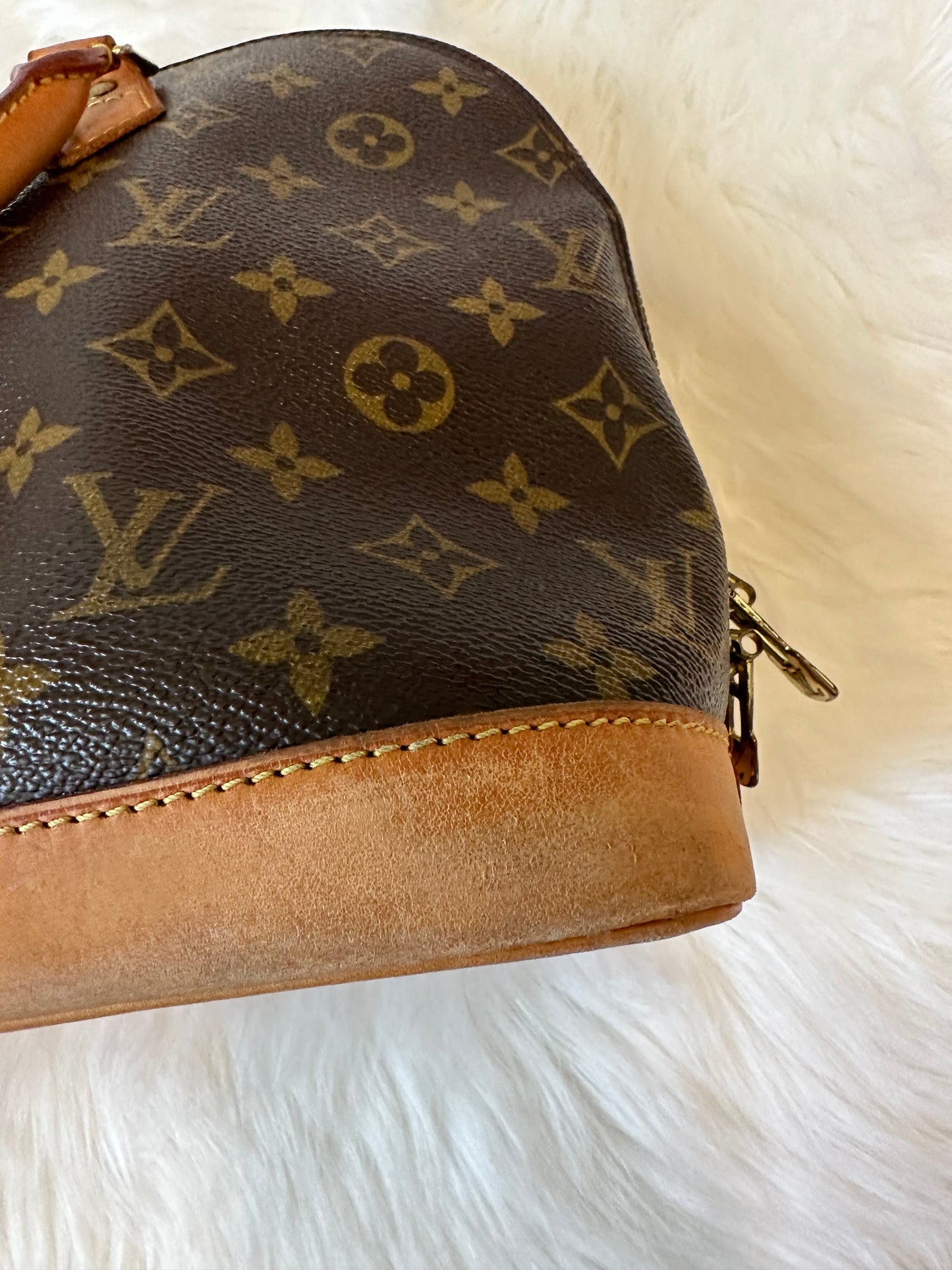 Pre-owned Authentic Louis Vuitton Alma PM Monogram Handbag