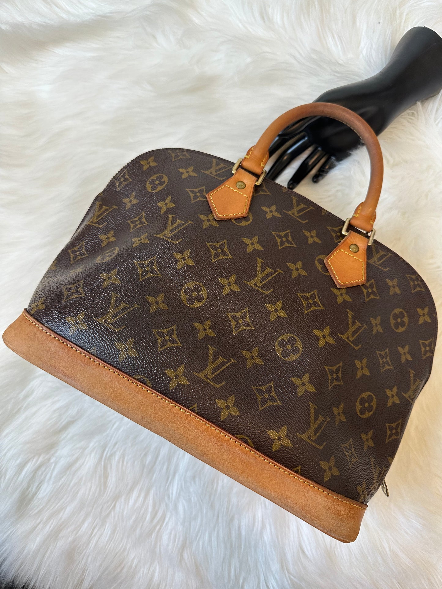 Pre-owned Authentic Louis Vuitton Alma PM Monogram Handbag