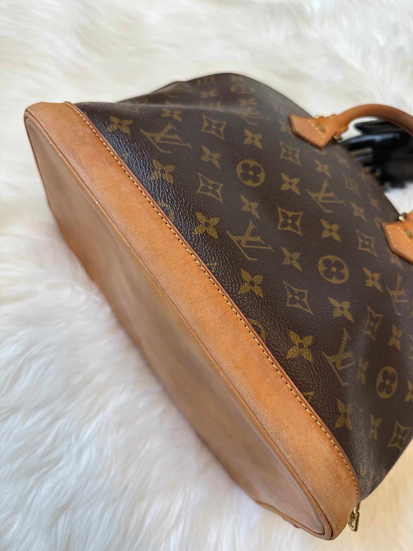 Pre-owned Authentic Louis Vuitton Alma PM Monogram Handbag