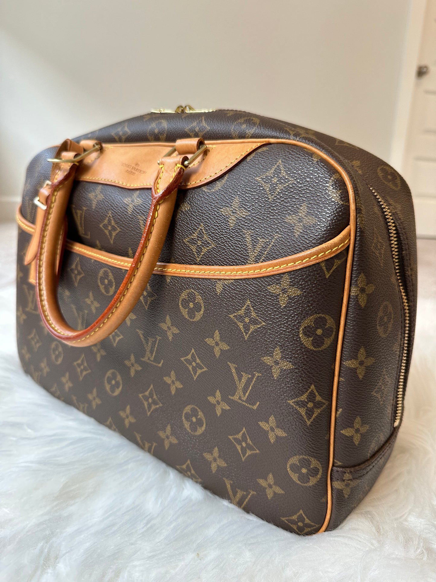 Pre-owned Authentic Louis Vuitton Deauville Monogram Handbag