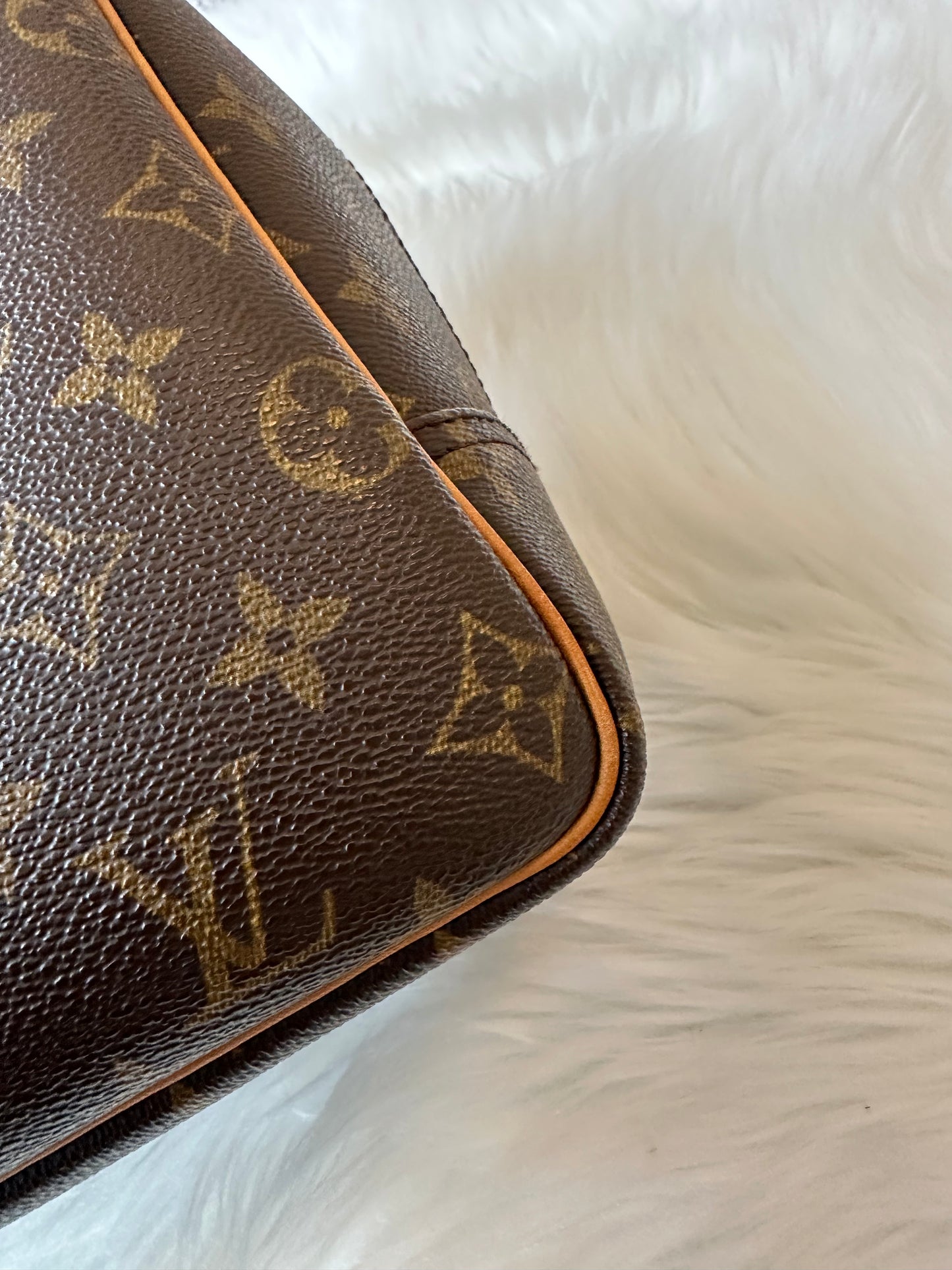 Pre-owned Authentic Louis Vuitton Deauville Monogram Handbag
