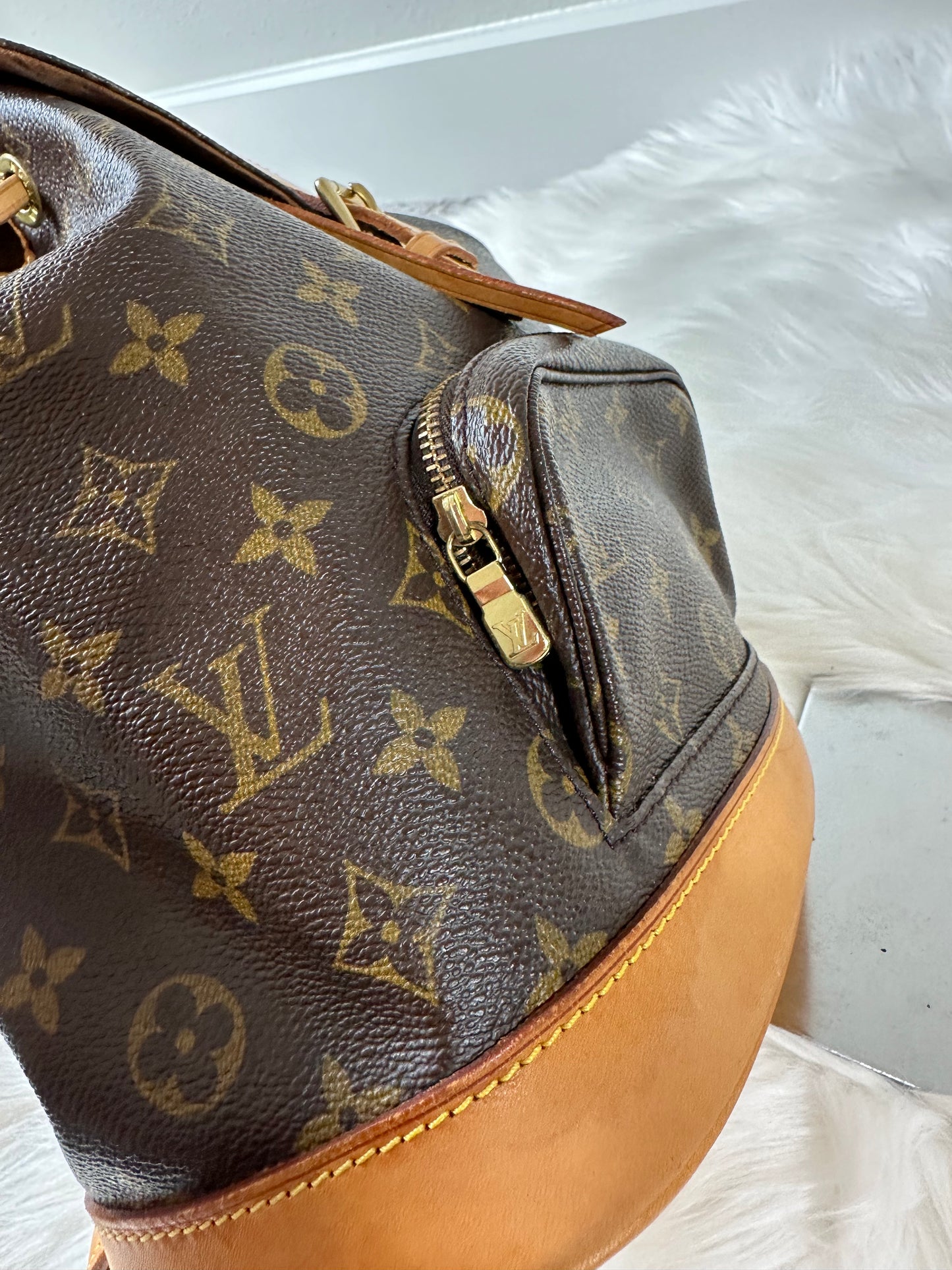 Pre-owned Authentic Louis Vuitton Montsouris MM Monogram Backpack