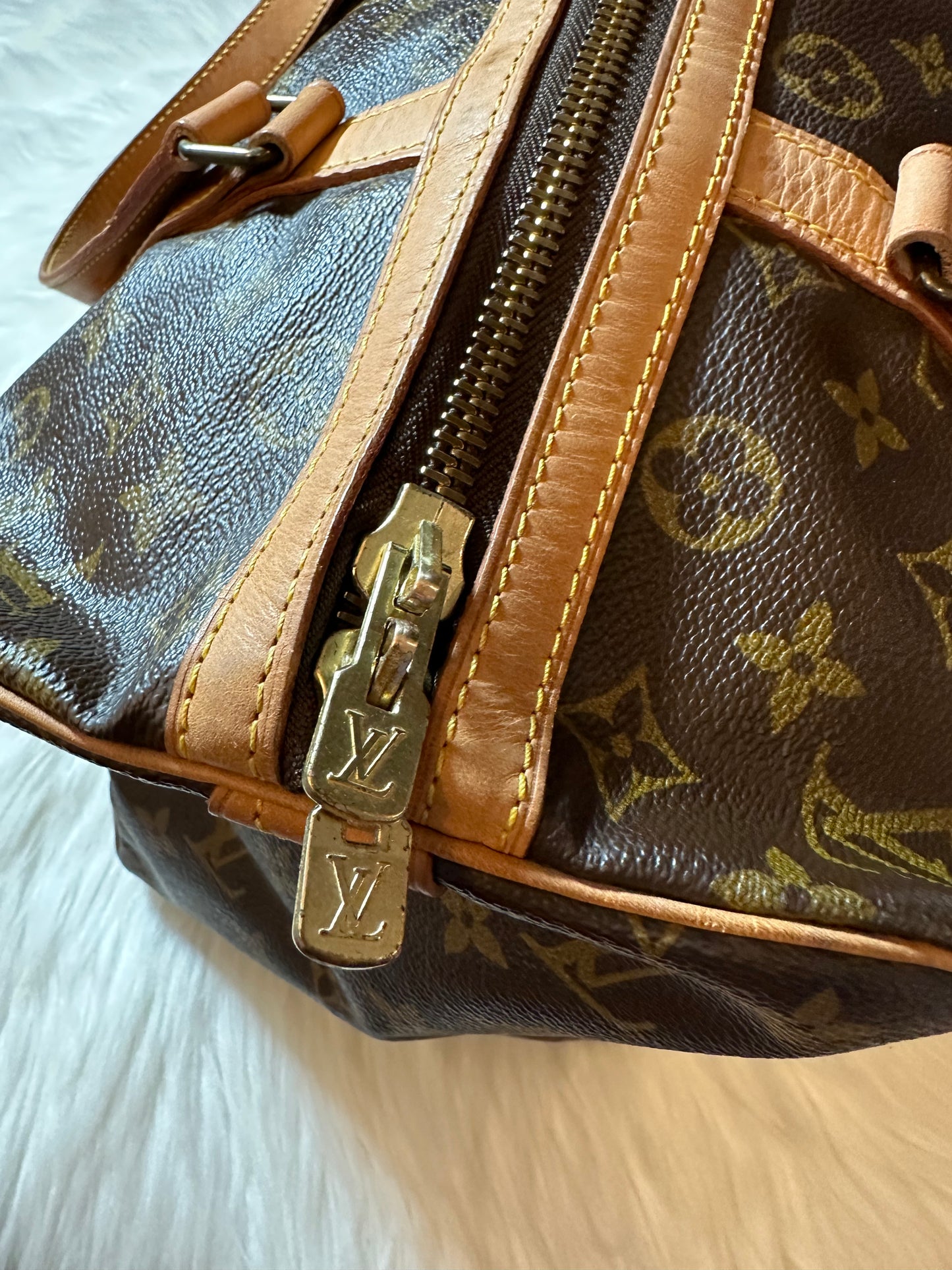 Pre-owned Authentic Louis Vuitton Sac Souple 35 Duffle / Travel Bag