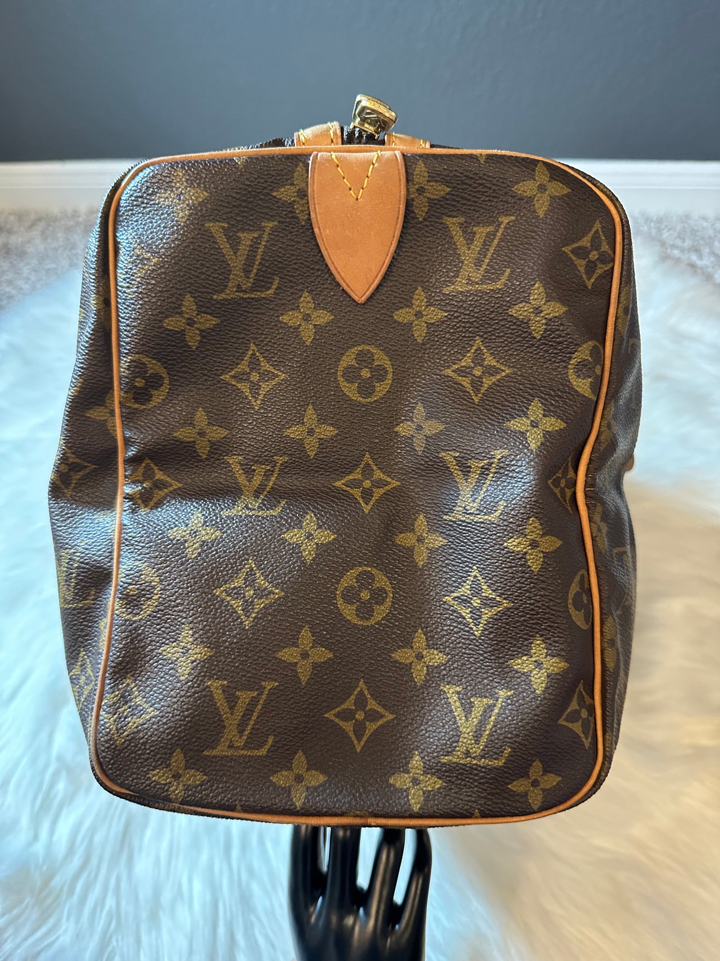 Pre-owned Authentic Louis Vuitton Sac Souple 35 Duffle / Travel Bag