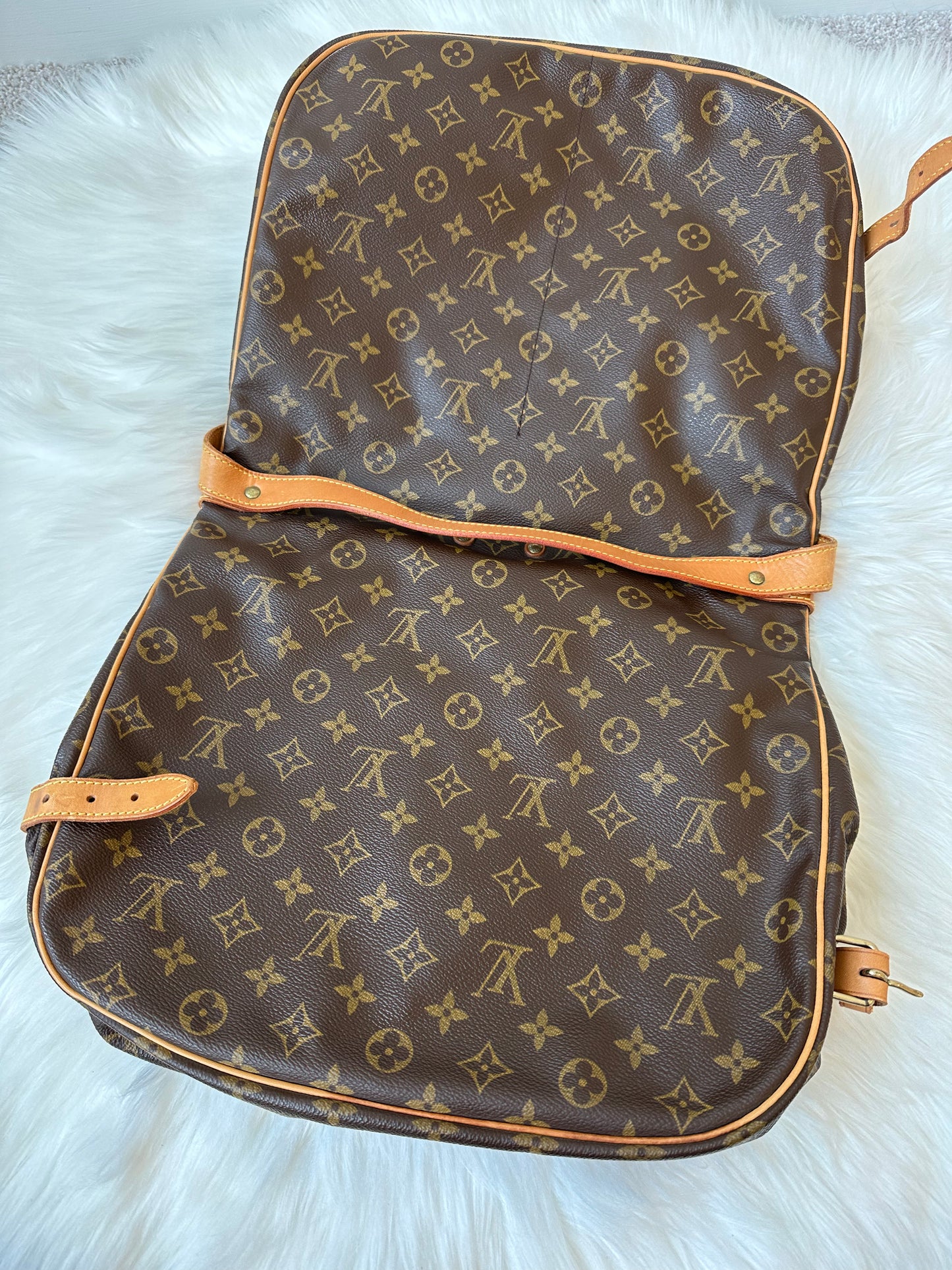 Pre-owned Authentic Louis Vuitton Monogram Saumur 35 Crossbody Bag