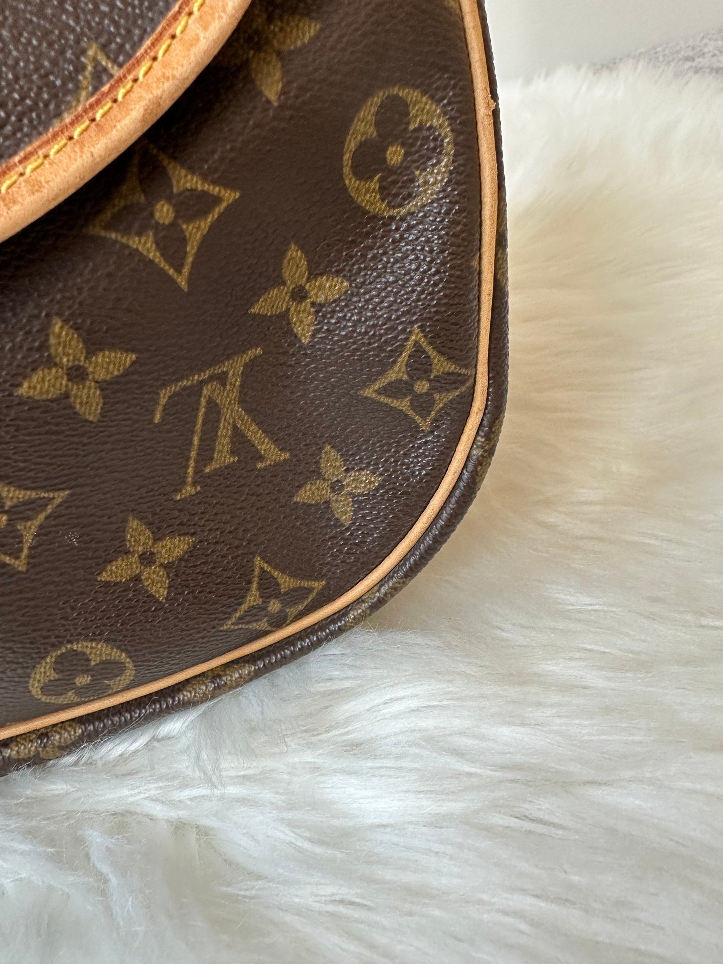 Pre-owned Authentic Louis Vuitton Monogram Saumur 35 Crossbody Bag