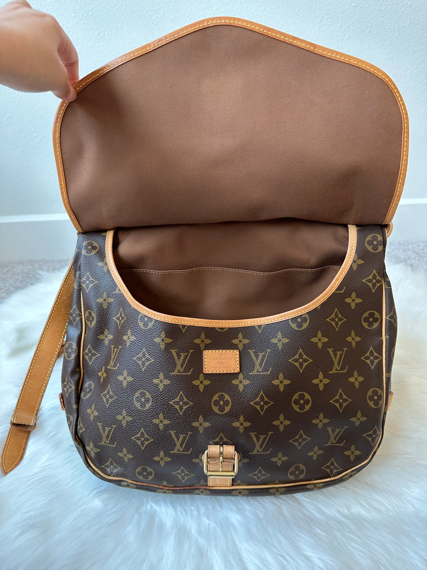 Pre-owned Authentic Louis Vuitton Monogram Saumur 35 Crossbody Bag